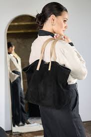 small woody tote bag